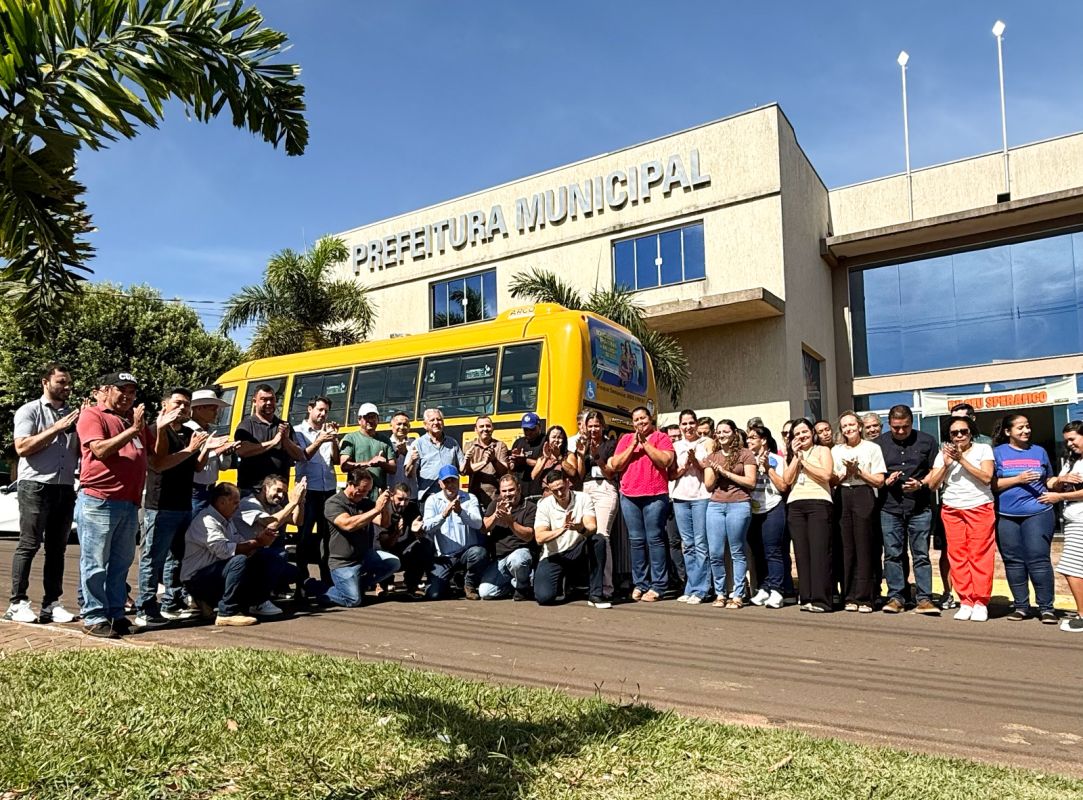 Deputado Federal Sperafico entrega ônibus escolares em municípios da região